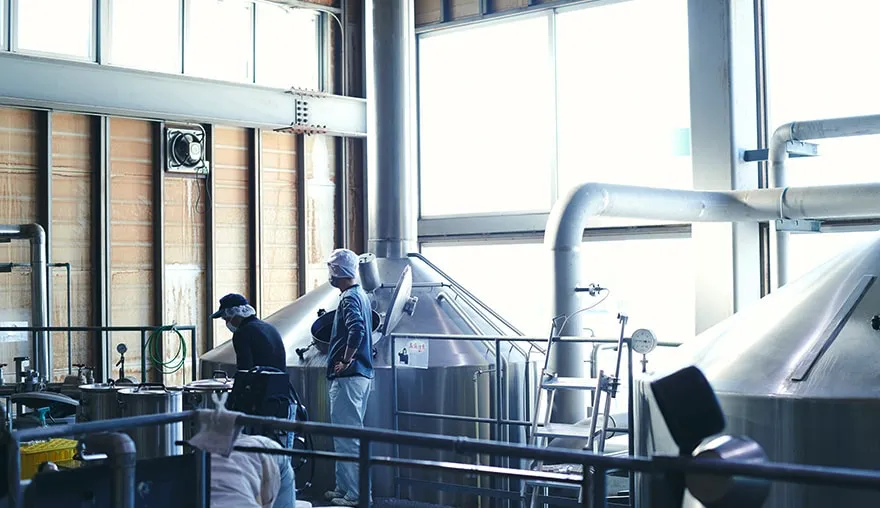 ヤッホーブルーイングのビール工場内の写真